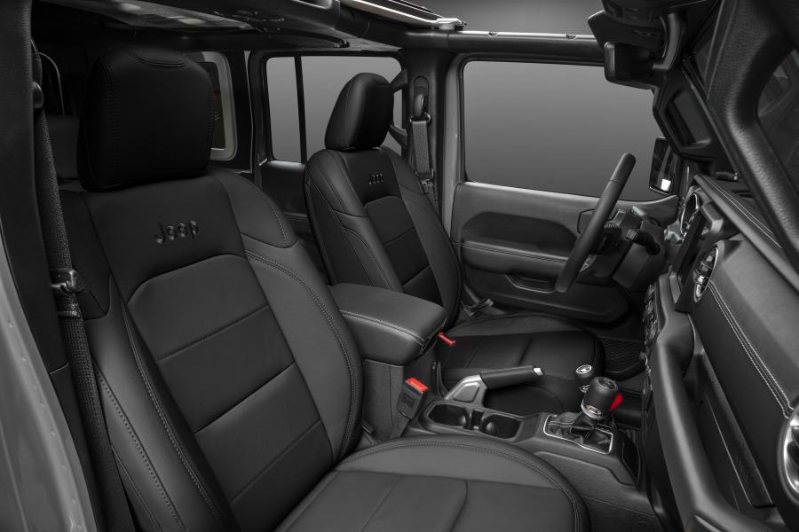 Интерьер Jeep Wrangler Unlimited Overland (JL) 2019 года  (LA) (фото 3 из 36)